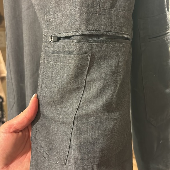 FIGS technical scrub pants grey w forest green drawstring - Picture 8 of 8